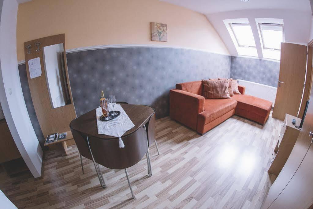 Central Apartman Sopron Eksteriør bilde